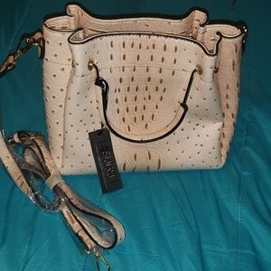 Pink hand bag with attachable strap